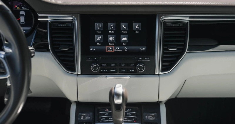 Porsche Macan cena 159990 przebieg: 139900, rok produkcji 2017 z Przedbórz małe 781